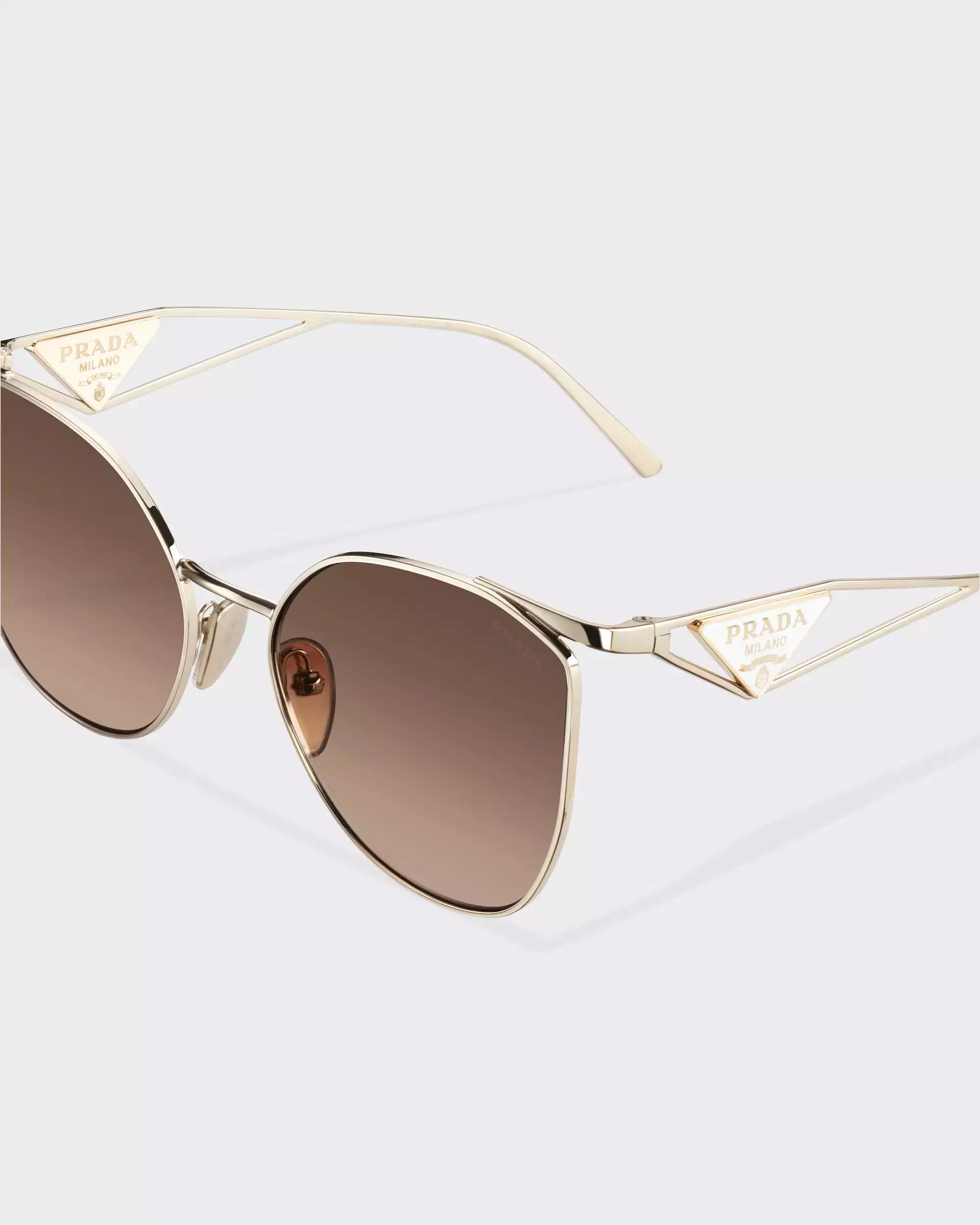 Occhiali da sole Prada - Lenti grigio antracite sfumato e beige cammeo