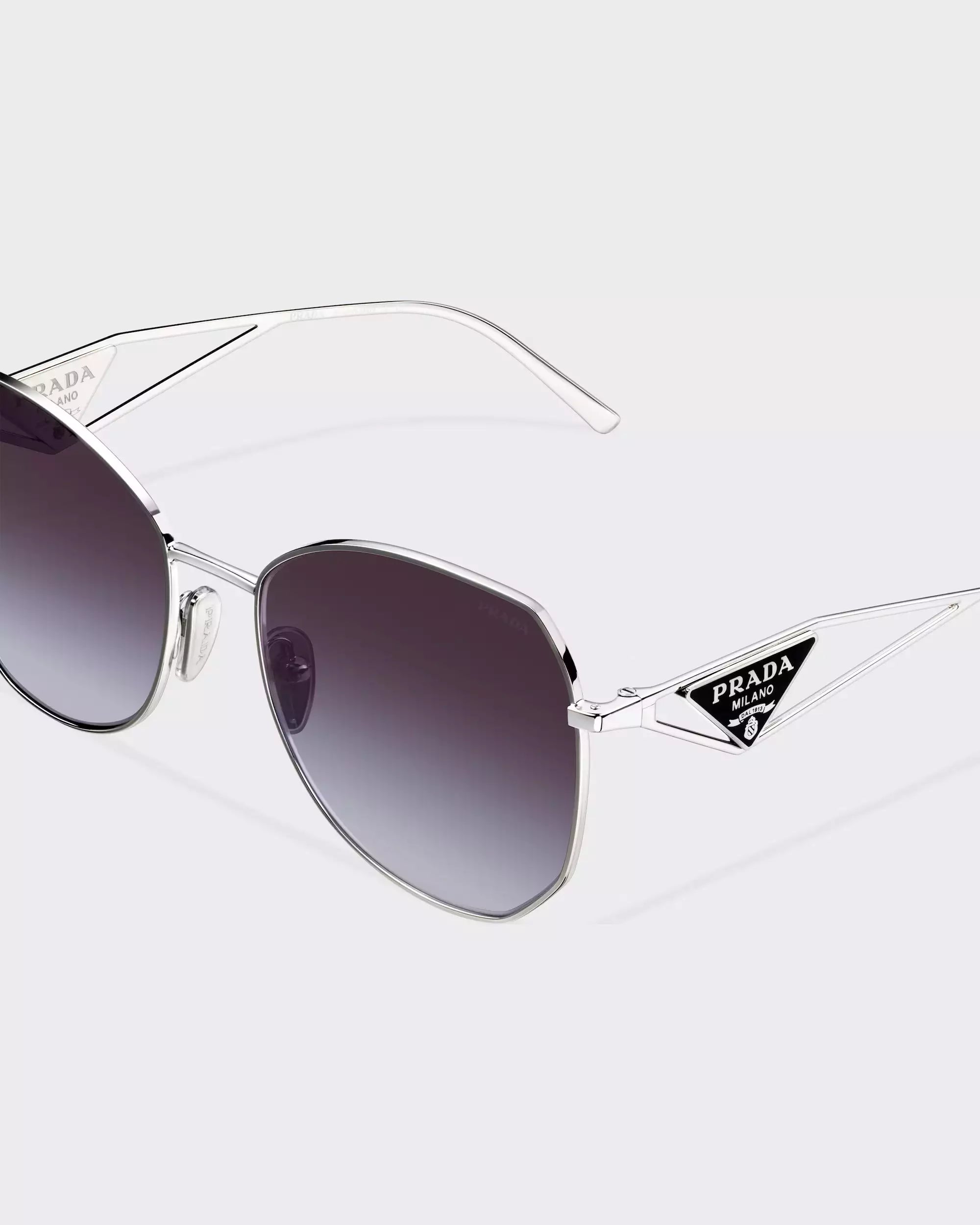 Occhiali da sole Prada - Lenti sfumate grigio fumo