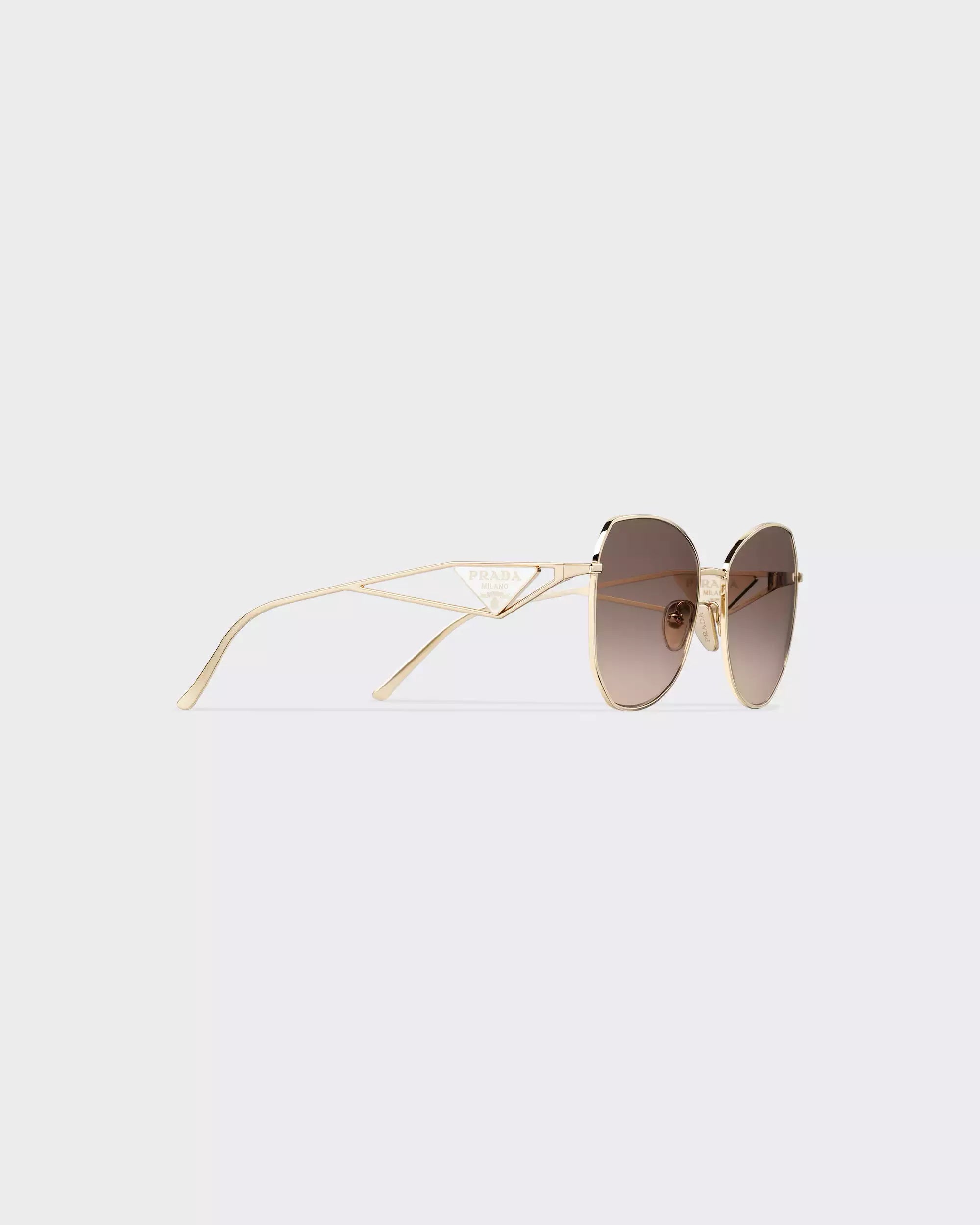 Occhiali da sole Prada - Lenti grigio antracite sfumato e beige cammeo